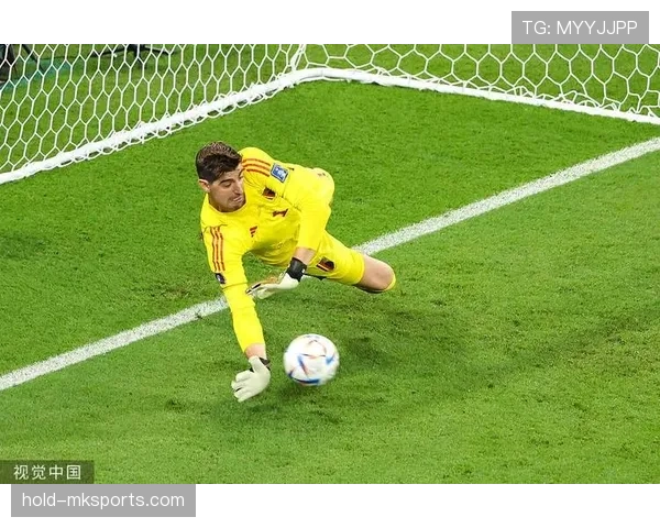 库尔图瓦再显神勇，扑点球助球队稳固防线表现抢眼