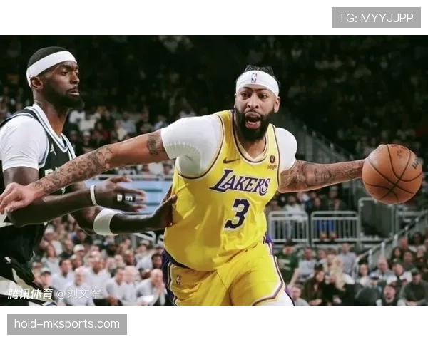 戴维斯关键爆发率雄鹿逆转湖人，强势展现争冠实力