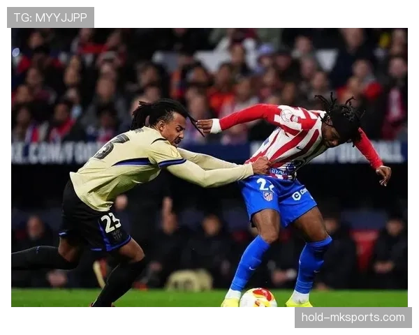 巴萨不是个人不行，而是全队越踢越断线